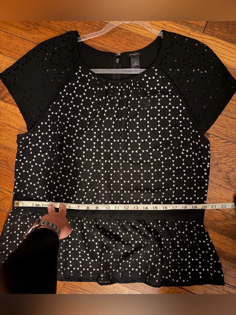 Black & white Ann Taylor women’s peplum top Geometric laser cut Lace Sleeves 16